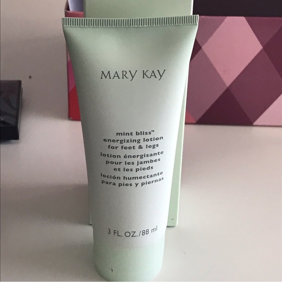 MARY KAY Limited Edition Gift Box - Brand New - Picture 9 of 16